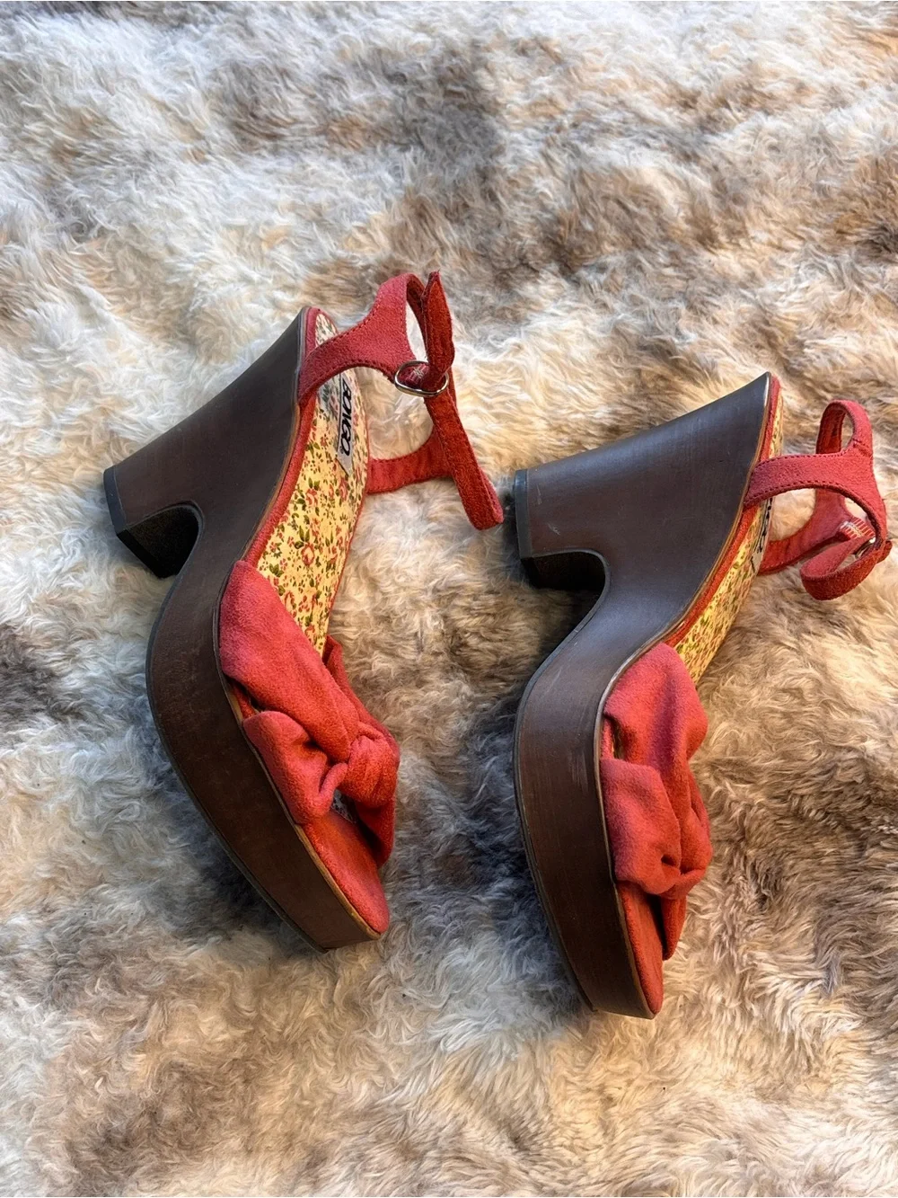 Vintage Y2K BONGO Salmon colored Platform Knot Sandals for Women